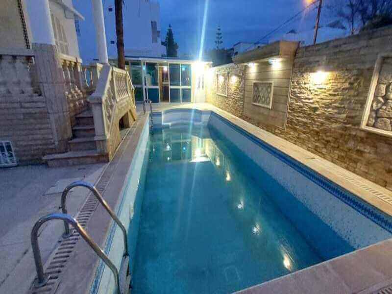 Villa S+5 avec piscine pour un usage bureautique à La Marsa